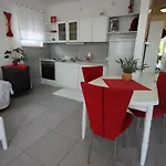 Vanda Apartment *
